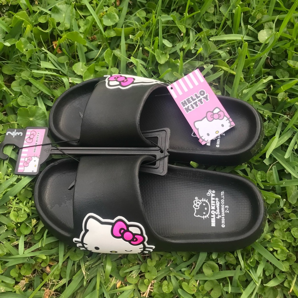 New Hello Kitty Black Slides Size 2/3